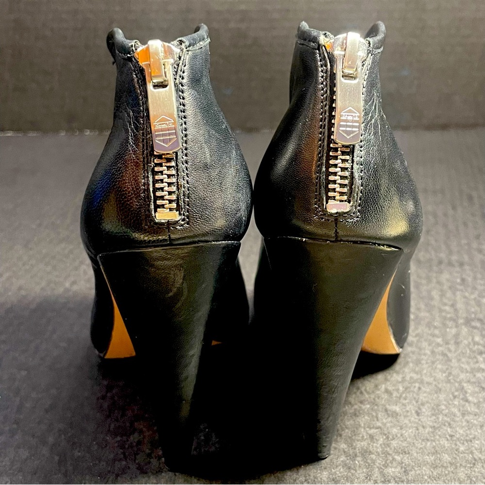 Gorgeous Vince Camuto Butter soft Black Nappa open toe bootie size 5.5M LIKE NEW - Picture 11 of 11